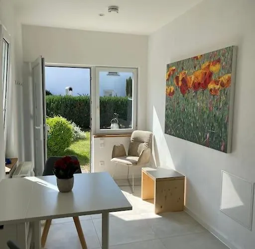 Sonniges Im Garten, In Zentraler Lage *